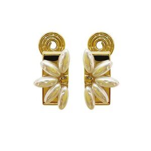 Vintage style flower clip on earrings A415